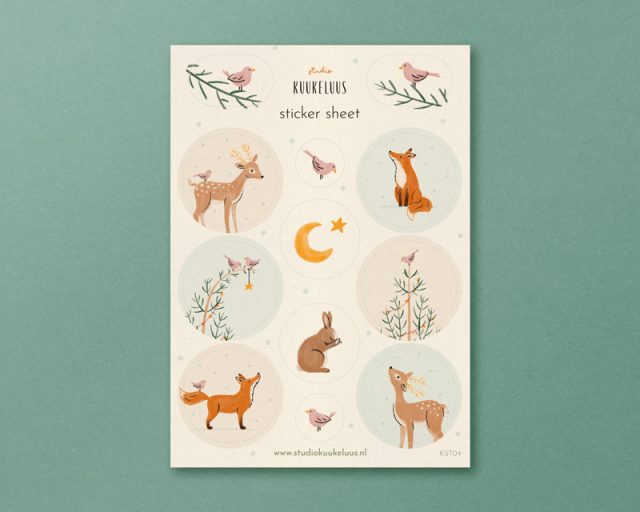 stickervel met winter stickers van vos, hert, konijn en vogels